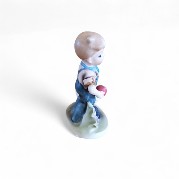 Napcoware C7364 Tiny Boy with Apple and Hat Vintage Figurine - Picture 3 of 5